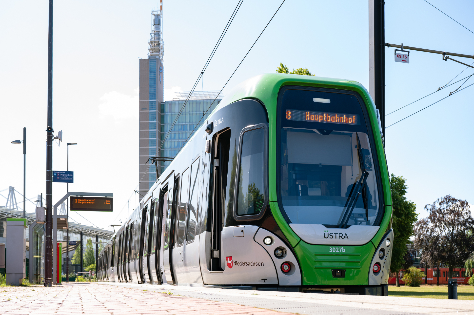 ÜSTRA Stadtbahn Linie 8 Richtung Hauptbahnhof am Messegelände Hannover
